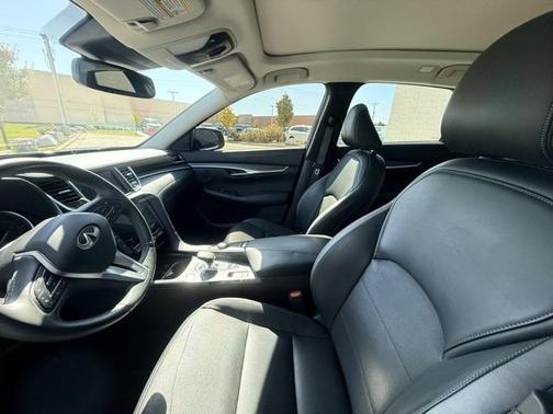 2022 INFINITI QX50 LUXE