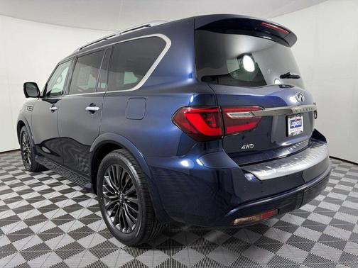 2023 INFINITI QX80 Premium Select