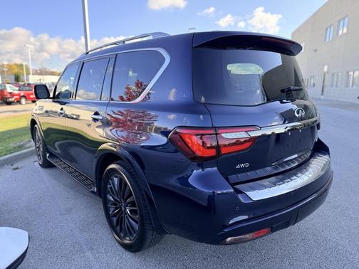 2023 INFINITI QX80 Premium Select