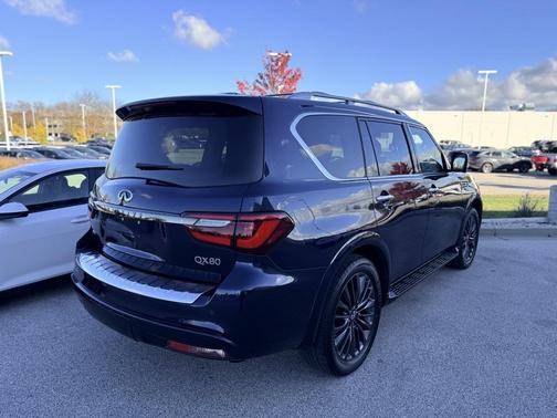 2023 INFINITI QX80 Premium Select