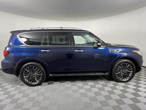 2023 INFINITI QX80 Premium Select