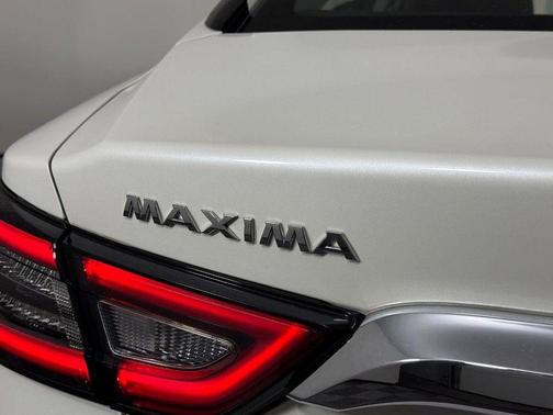 Pearl White Tricoat 2023 Nissan Maxima SV