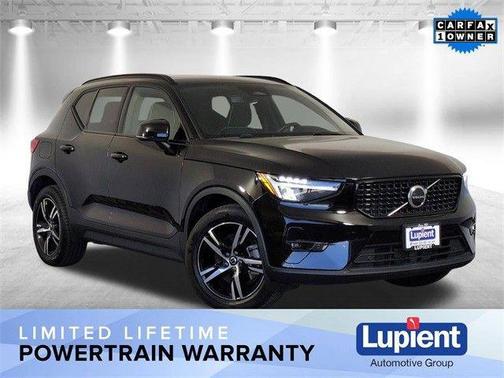 2023 Volvo XC40 B5 Plus Dark Theme