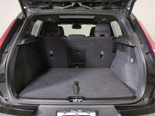 2023 Volvo XC40 B5 Plus Dark Theme