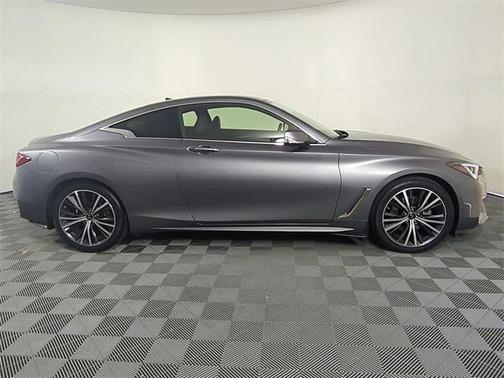 2022 INFINITI Q60 LUXE