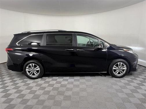 2024 Toyota Sienna Limited 7-Passenger