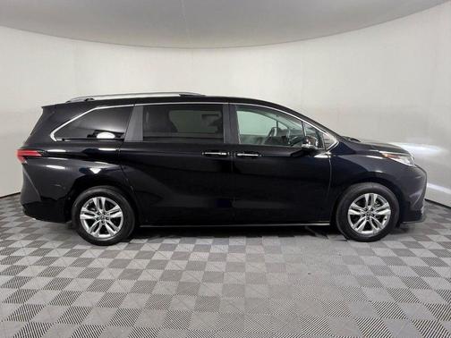 2024 Toyota Sienna Limited