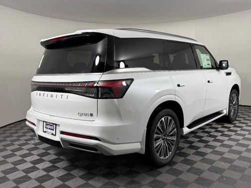 2026 INFINITI QX80 Luxe