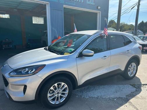 2020 Ford Escape SE