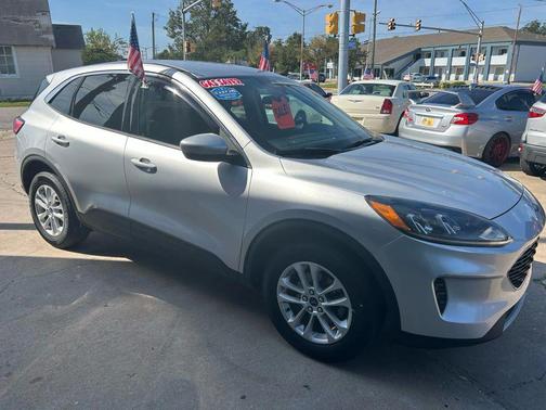 2020 Ford Escape SE