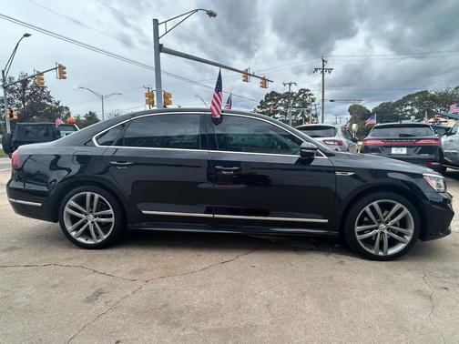 2019 Volkswagen Passat 2.0T R-Line