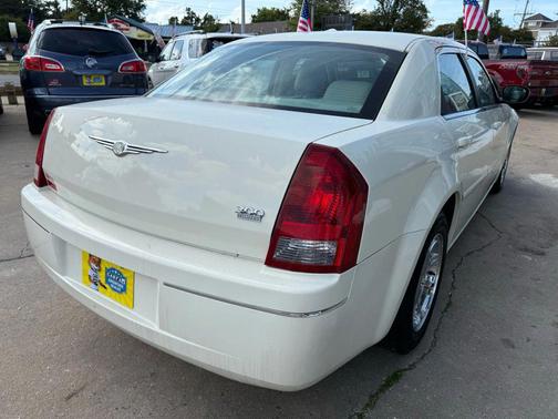 2005 Chrysler 300 Touring