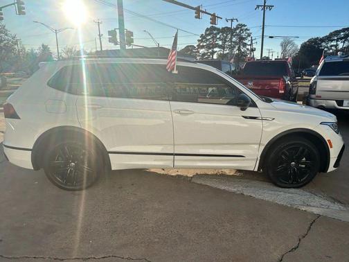 2022 Volkswagen Tiguan 2.0T SE R-Line Black 4MOTION