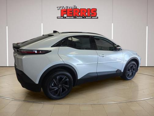 Pearl 2026 Toyota C-HR SE