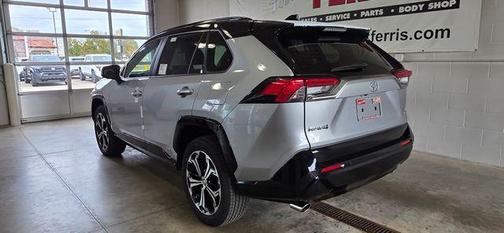 2025 Toyota RAV4 Hybrid SE