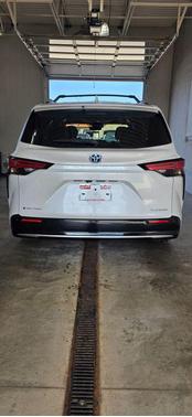 2025 Toyota Sienna Platinum