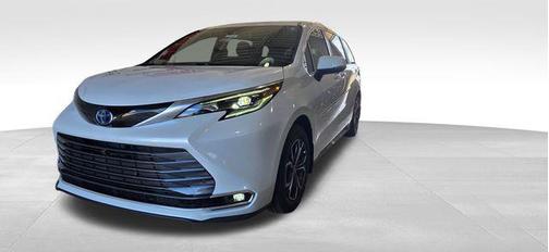 2025 Toyota Sienna Platinum