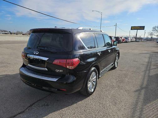 2016 INFINITI QX80 Base