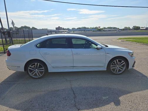 Pure White 2017 Volkswagen Passat 1.8T R-Line