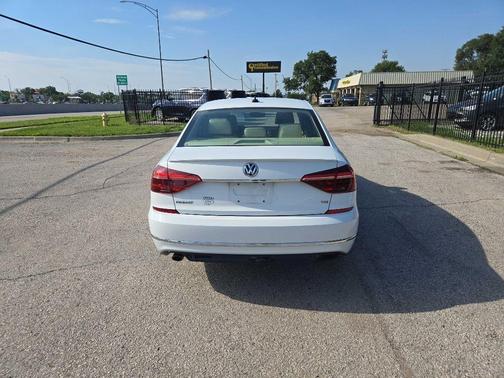 Pure White 2017 Volkswagen Passat 1.8T R-Line