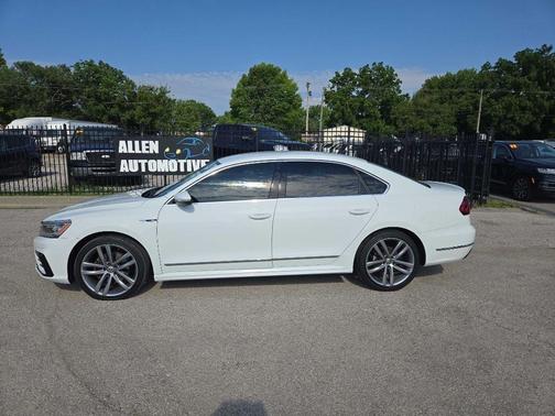 Pure White 2017 Volkswagen Passat 1.8T R-Line