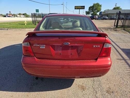 Red 2005 Ford Focus ZX4 S
