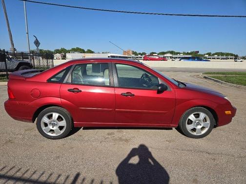Red 2005 Ford Focus ZX4 S