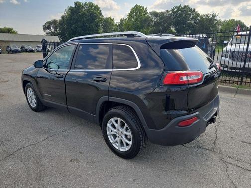 Black 2017 Jeep Cherokee Latitude