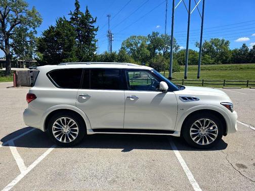 2017 INFINITI QX80 Base
