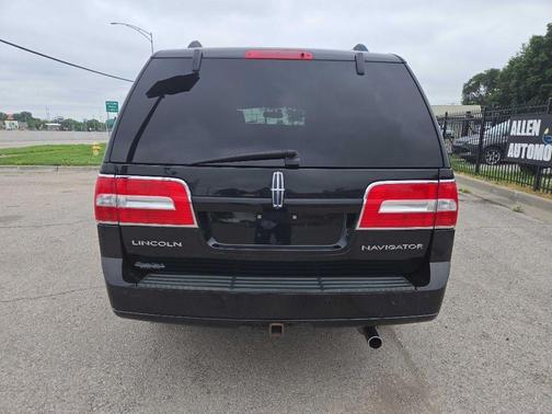 Black 2014 Lincoln Navigator Base