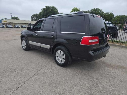 Black 2014 Lincoln Navigator Base
