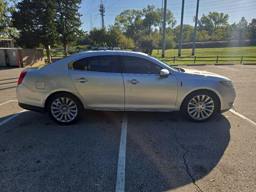 2013 Lincoln MKS Base