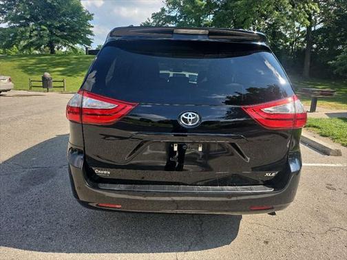 2017 Toyota Sienna XLE