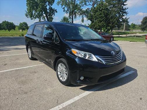 2017 Toyota Sienna XLE