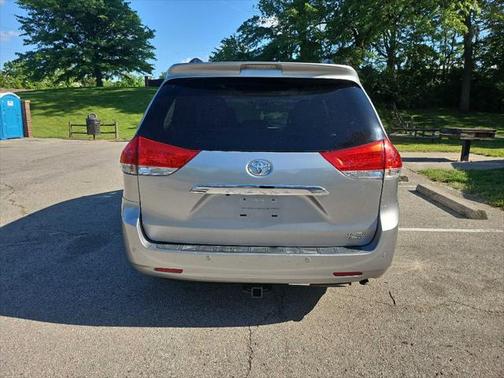 2012 Toyota Sienna XLE