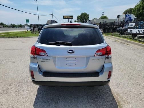 Ice Silver Metallic 2013 Subaru Outback 2.5i Limited