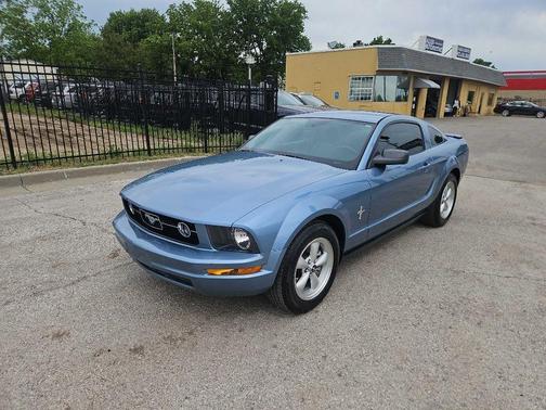 Blue 2007 Ford Mustang Deluxe