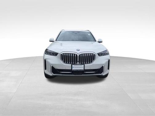 Mineral White Metallic 2024 BMW X5 xDrive40i