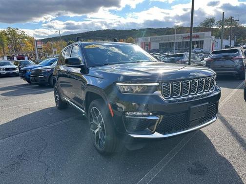2023 Jeep Grand Cherokee Summit