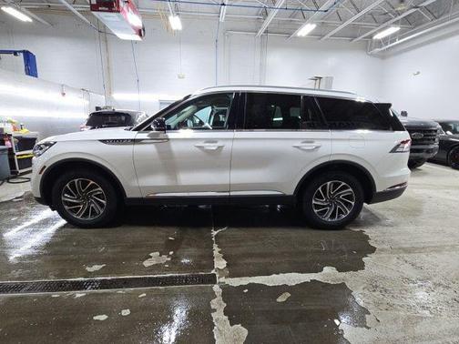 2023 Lincoln Aviator Standard AWD