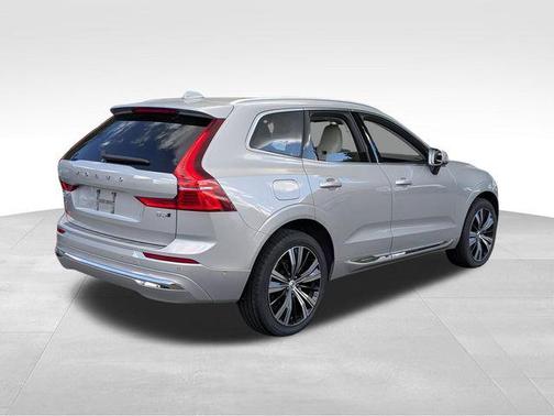 2023 Volvo XC60 B5 Plus Bright Theme