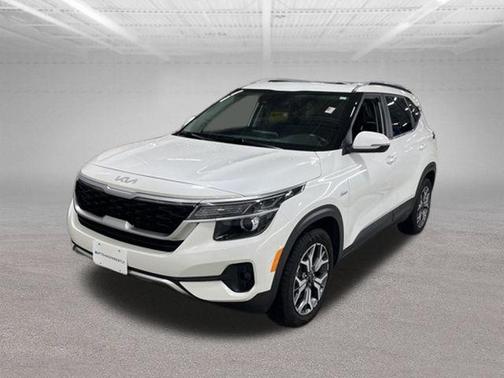 Snow White Pearl 2022 Kia Seltos EX