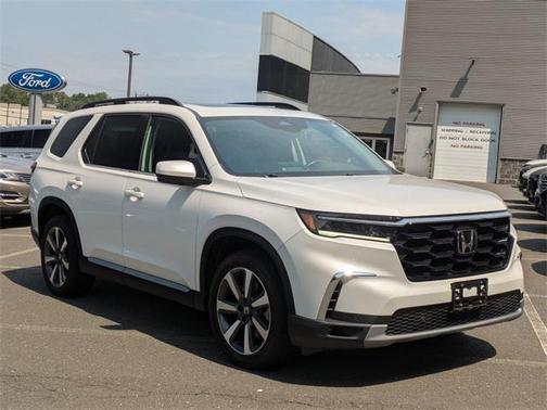 2023 Honda Pilot Touring 8-Passenger