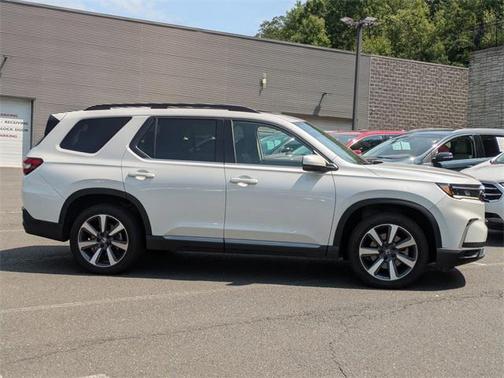 2023 Honda Pilot Touring 8-Passenger