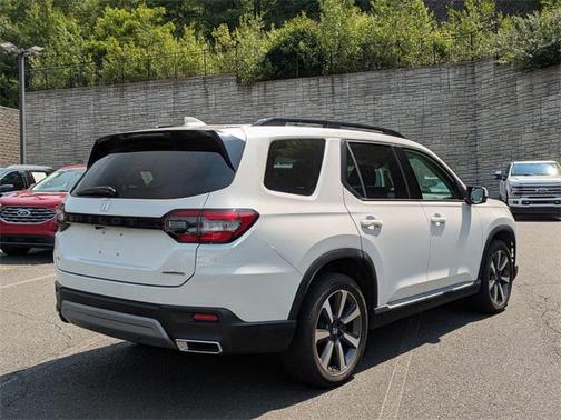 2023 Honda Pilot Touring 8-Passenger
