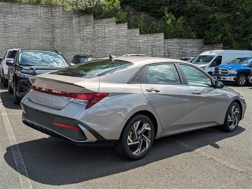 2025 Hyundai ELANTRA Sport