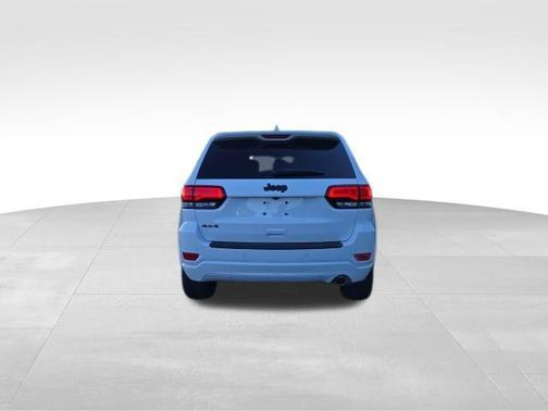 Bright White Clearcoat 2022 Jeep Grand Cherokee Laredo