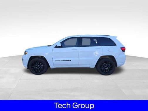 Bright White Clearcoat 2022 Jeep Grand Cherokee Laredo