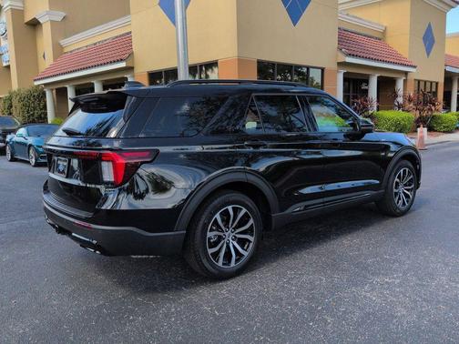 Agate Black Metallic 2026 Ford Explorer ST-Line
