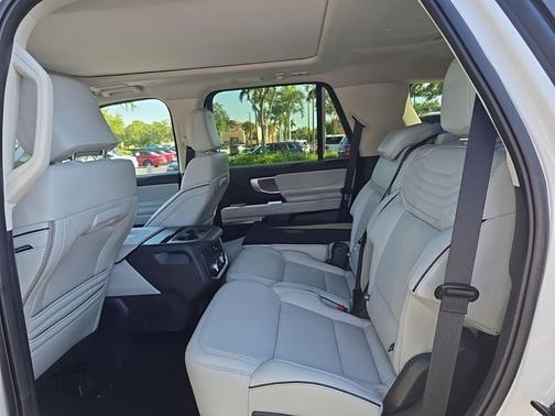 Star White Metallic Tri-Coat 2025 Ford Expedition Platinum